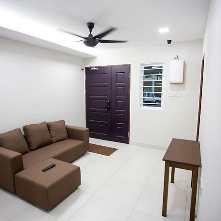 OYO HOME 90261 Hom2rex Kuching Homestay Luaran gambar