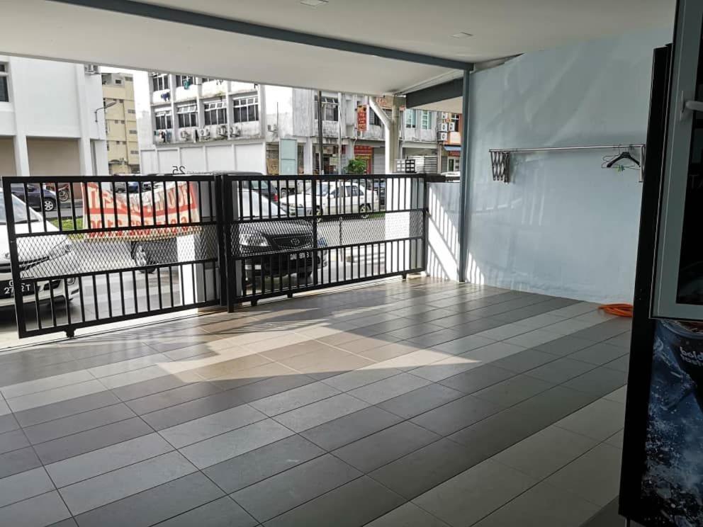 OYO HOME 90261 Hom2rex Kuching Homestay Luaran gambar