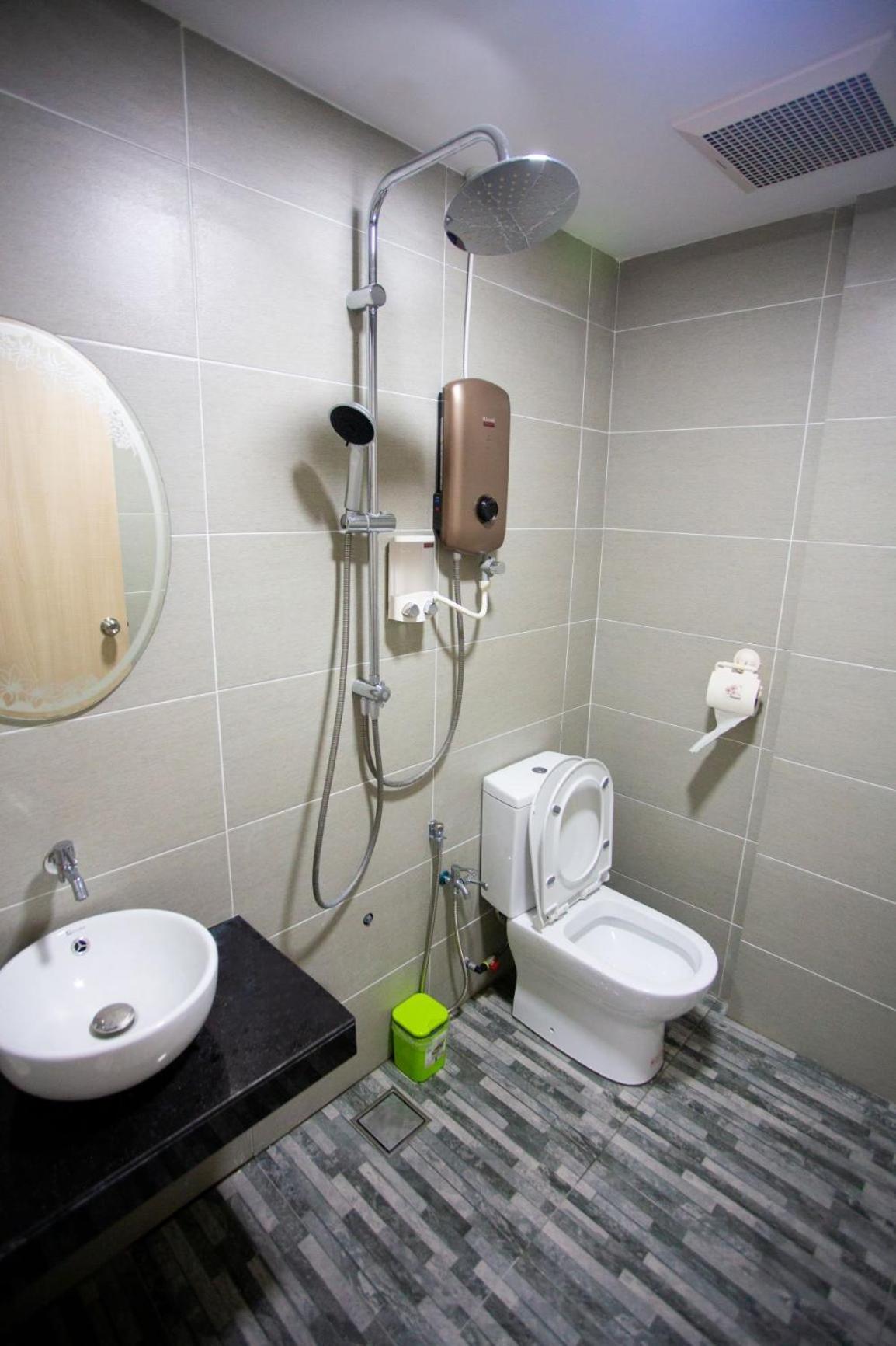 OYO HOME 90261 Hom2rex Kuching Homestay Luaran gambar
