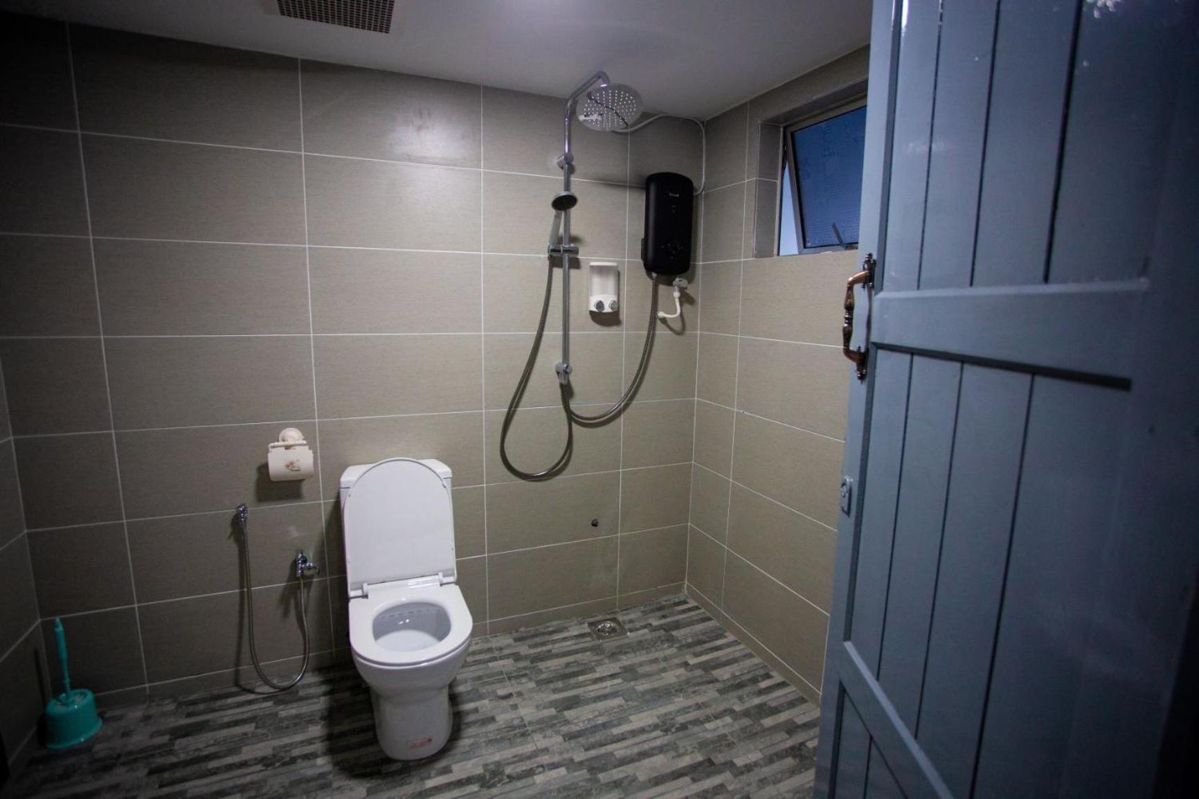 OYO HOME 90261 Hom2rex Kuching Homestay Luaran gambar